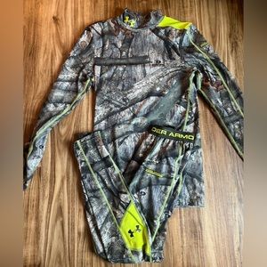UA Compression Cold Gear Scent Control Mossy Oak Camo top and bottom set